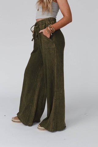 Relaxing Robin Wide Leg Pant in New Olive