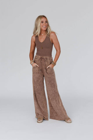 Relaxing Robin Wide Leg Pant in New Mocha