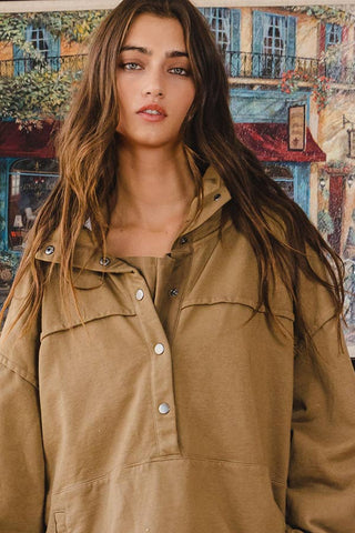 Oversized Woven Pullover in Olive