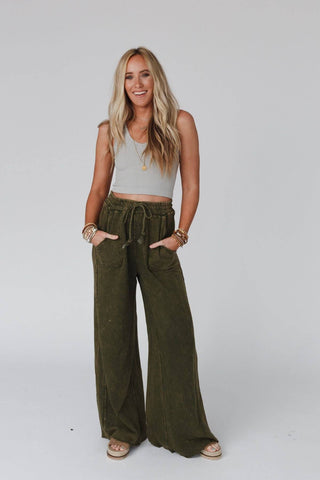 Relaxing Robin Wide Leg Pant in New Olive